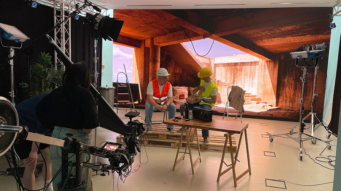 Produktion eines Werbeclips im Virtual Production Studio der Hochschule Mittweida