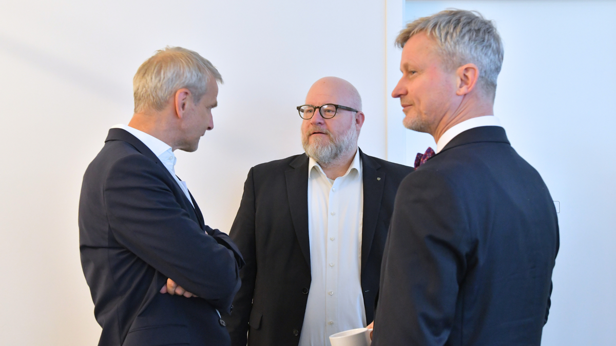 Drei Herren Heinker, Handschuh und Nowak im Gespräch